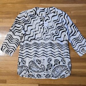 Chico’s Size 1 Medium Black White Abstract Print Tunic Top Resort Wear NWT